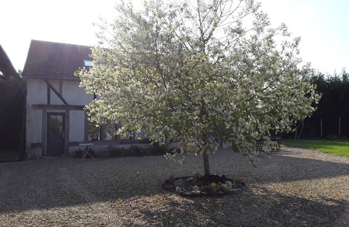 Tour-en-Sologne House | Experience Comfort in La Métairie with Lake View Terrace