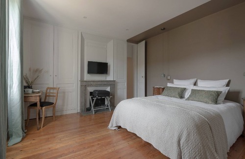 Saint-Germain-au-Mont-d'Or House | Discover La Maison des Monts d'Or - Family-Friendly Retreat