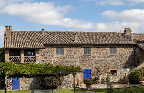 Castel Giorgio Apartment | La Madelaine: Family-Friendly Apartment with Pool Access