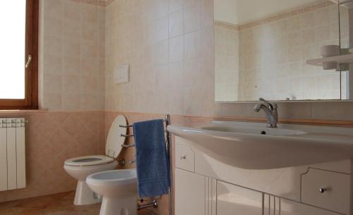Montecchio House | Discover La Maestà Tuscan Sun: Oceanfront Bliss Awaits
