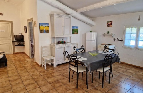 Mallemort House | Pet-Friendly Comfort at La Magnanerie for Families