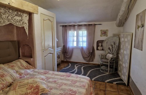 Mallemort House | Pet-Friendly Comfort at La Magnanerie for Families