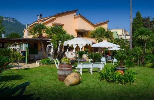 Campagna Bed & Breakfast | Exceptional Oceanfront Escape at La Magnolia B&B