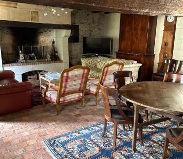 Andard House | Relax at La Maillardière: Poolside Retreat with Ocean Views