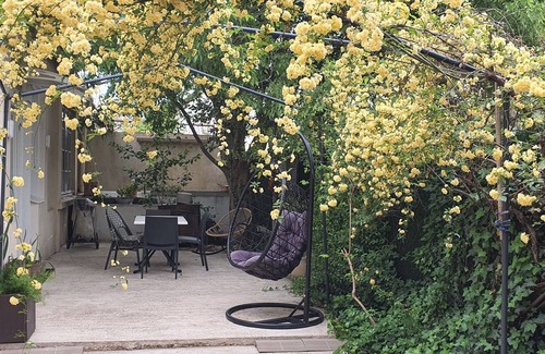 Saint-Laurent-d'Aigouze House | Relax at La Maison du Micocoulier with Ocean View & Hot Tub