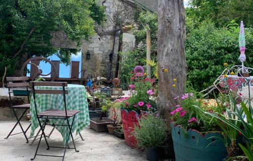 Eymet Bed & Breakfast | Elegant Retreat at La Maison Ancienne Eymet - 9.5 Guest Rated