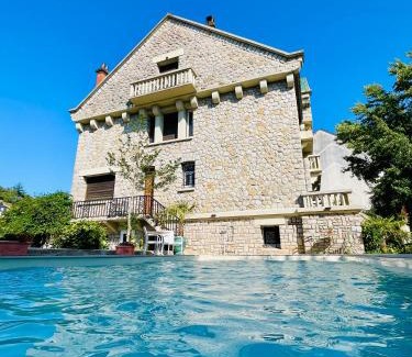 Espalion House | La Maison au toit vert