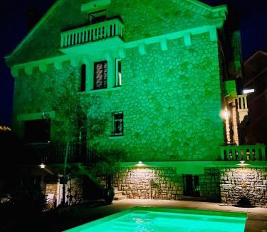 Espalion House | La Maison au toit vert