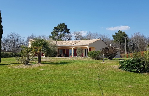 La Courade House | Enchanting La Maison aux Ânes: Poolside Vineyard Retreat