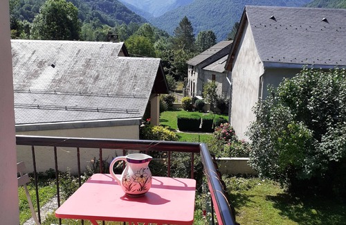 Ustou House | Explore La Maison Blanche: Ski, Hike & Relax in Ariège