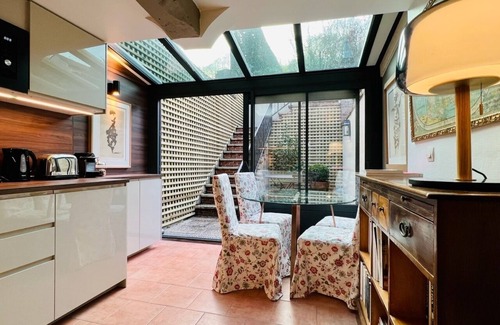 Equemauville House | La Maison Blanche du 10Honfleur, garden and private parking.