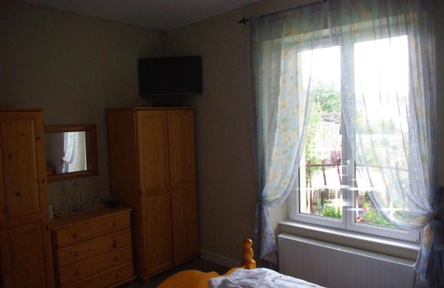 Saint-Nicolas-du-Pelem Bed & Breakfast | Family-Friendly La Maison Celtique with Breakfast Included