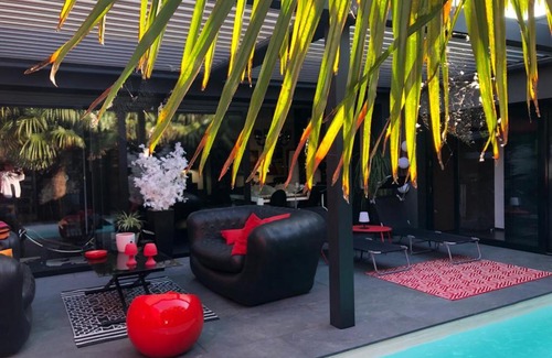 Cholet Bed & Breakfast | Experience La Maison Courtois: Guest Rated 10/10 with Pool