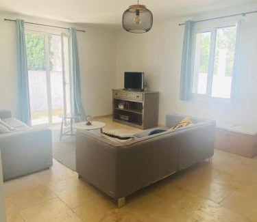 Carpentras House | Experience Oceanfront Bliss at La Maison d à côté