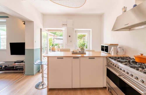 Carpentras House | Guest Rated 10/10: La Maison D'à Côté with Garden & Wi-Fi