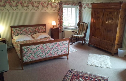 Dalhem House | Relax at LA MAISON D'ACHILLE: Cozy Homestay in Aubin
