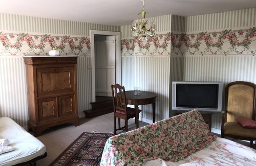 Dalhem House | Relax at LA MAISON D'ACHILLE: Cozy Homestay in Aubin