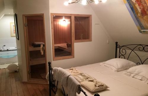Frasnes-Lez-Anvaing Bed & Breakfast | Elegant La Maison d'Arc: Oceanfront Bliss Awaits You