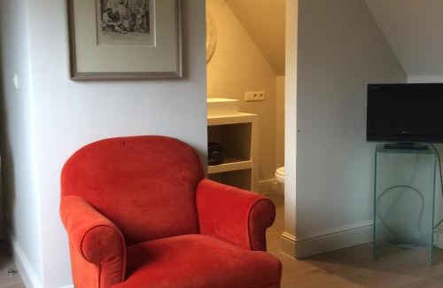Frasnes-Lez-Anvaing Bed & Breakfast | Experience Oceanfront Relaxation at La Maison d'Arc
