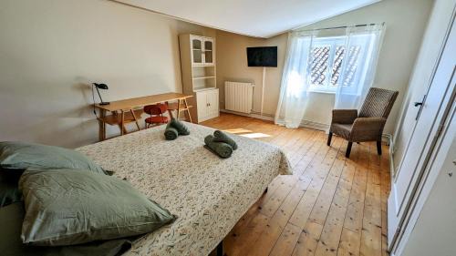 Plassac House | Charming La Maison d'Elise: Family-Friendly Retreat