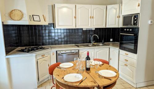 Plassac House | Charming La Maison d'Elise: Family-Friendly Retreat