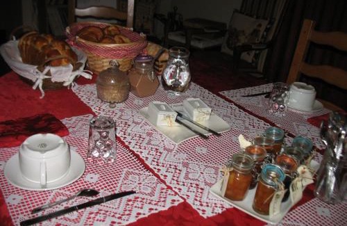 Pruille Bed & Breakfast | Cozy La Maison d'Héloïse - Guest Rated 9.2, Family-Friendly