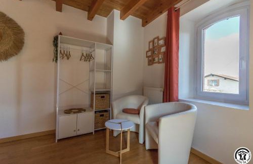 Lagardelle-sur-Leze Bed & Breakfast | Experience La maison d'Hôtes Du Moulin with Oceanfront Bliss
