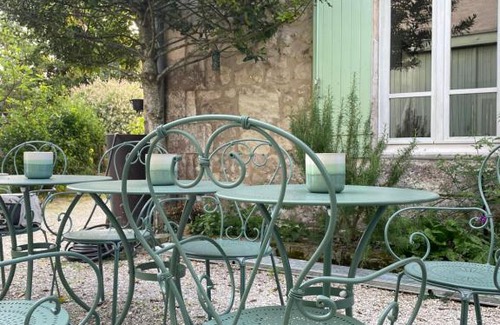 Allemans Bed & Breakfast | Oceanfront Retreat: La Maison d’Hortense et Lili Awaits