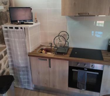 Polignac Apartment | Discover La maison D'Orée: Child-Friendly and Guest Rated 9.1