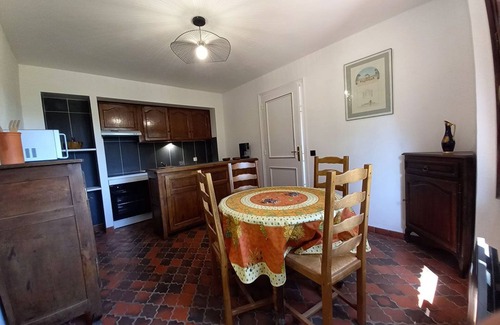 Le Castellet House | Pet-Friendly Escape at LA Maison Dans LES Pins - 10/10 Rated