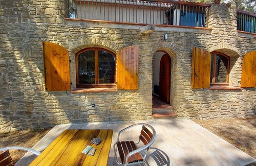 Le Castellet House | Pet-Friendly Escape at LA Maison Dans LES Pins - 10/10 Rated