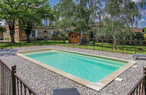 Lisle-sur-Tarn House | Relax at La Maison de Clément with Oceanfront Pools