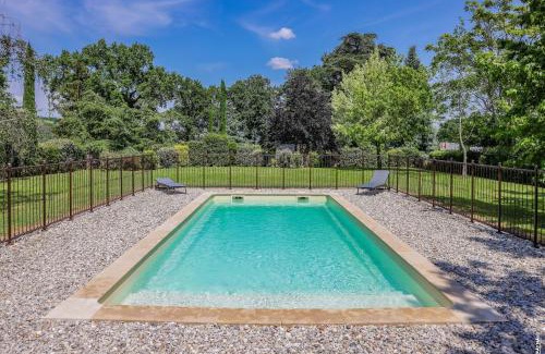 Lisle-sur-Tarn House | Relax at La Maison de Clément with Oceanfront Pools