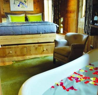 Les Cretes Bed & Breakfast | Experience La Maison de Dolphe: Art & Pet-Friendly Retreat
