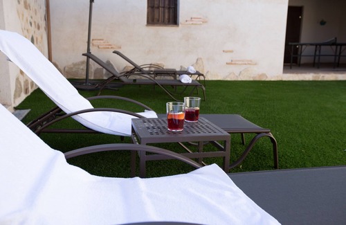 Pulgar House | Pet-Friendly Retreat: The House of Felisin for Two