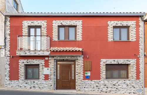 Pulgar House | Pet-Friendly Retreat: The House of Felisin for Two
