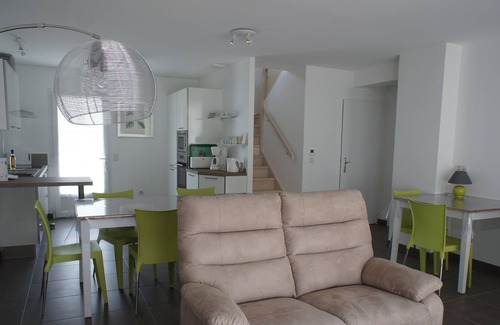Arces House | Idyllic Retreat: La Maison de Flora with Private Heated Pool
