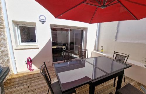 Les Sables d'Olonne House | Beachfront Retreat at La Maison de Léo - Rated 9.5/10