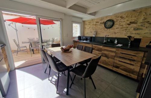 Les Sables d'Olonne House | Beachfront Retreat at La Maison de Léo - Rated 9.5/10