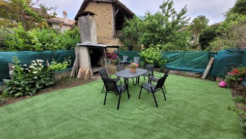 LIsle-en-Dodon Apartment | Pet-Friendly Retreat at La Maison de Gaëtan - 8.8/10 Rated