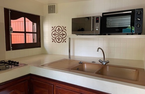 La Riviere Saint-Louis Apartment | Cozy LA MAISON DE L'ARTISTE with Private Garden Retreat