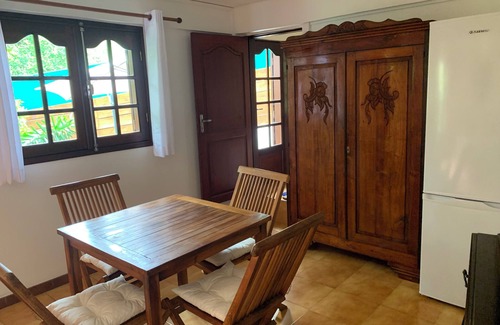 La Riviere Saint-Louis Apartment | Cozy LA MAISON DE L'ARTISTE with Private Garden Retreat