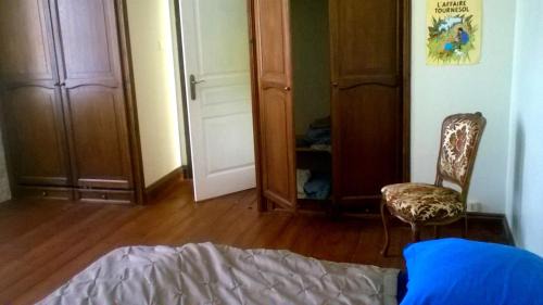Saint-Savinien House | Budget-Friendly Family Stay at La Maison de l'Aubépin
