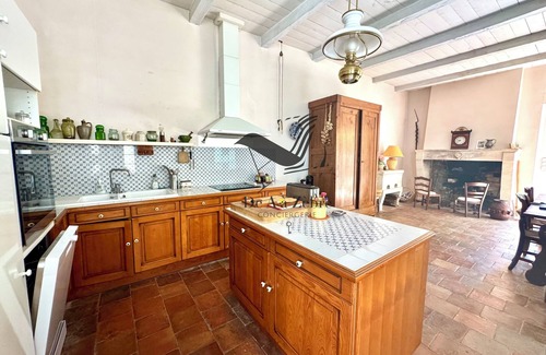Rochefort House | La Maison de la Glycine - Located in the heart of town