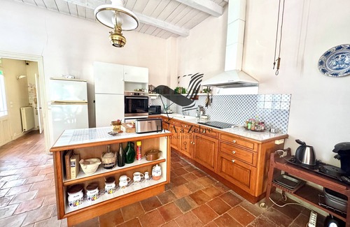 Rochefort House | La Maison de la Glycine - Located in the heart of town