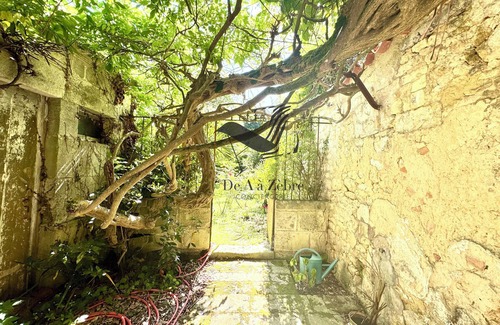 Rochefort House | La Maison de la Glycine - Located in the heart of town