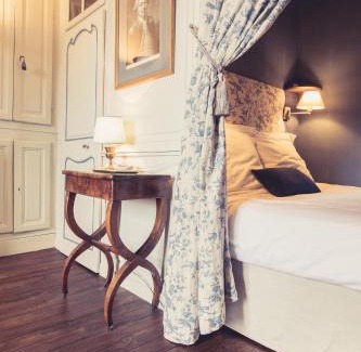 Poitiers Apartment | Elegant Escape at La Maison de la Liberté - Guest Rated 9.3