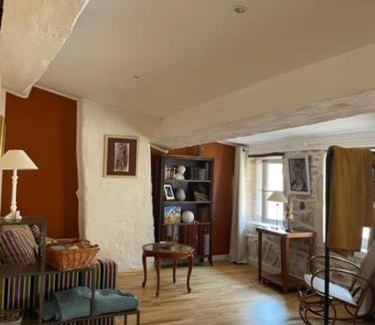 Tournus House | Experience La Maison de Léa: Guest Rated 9.8 with Pool