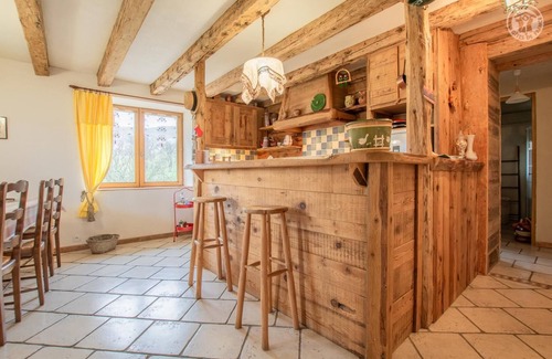 Arith House | Pet-Friendly Getaway at Chez Lisé - Arith Gîte with Lake Views