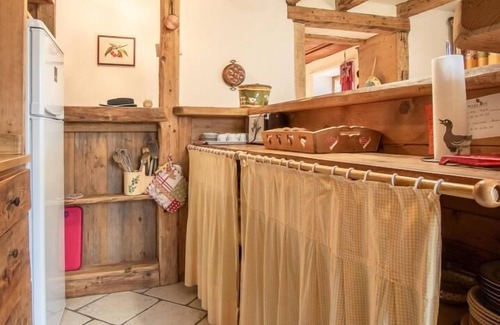 Arith House | Pet-Friendly Getaway at Chez Lisé - Arith Gîte with Lake Views